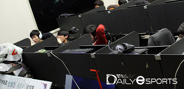 제닉스에게 패해 예선 탈락한 큐빅.