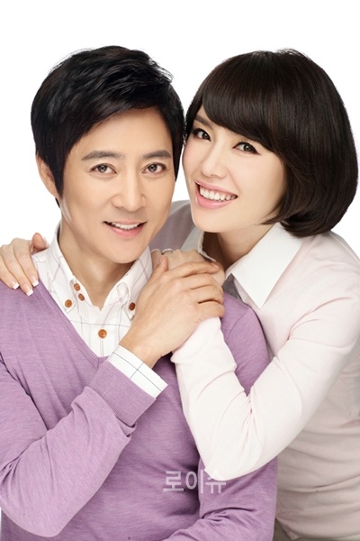 ▲<신라서번트리더십상>을수상하는최수종-하희라부부.<신라대제공>