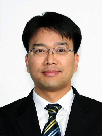 K리그클래식울산현대는성적부진의책임을지고사퇴한송동진단장의후임으로40대의젊은김광국단장을선임했다.(자료사진=울산현대)