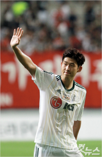 하노버96과원정경기에서리그5호골을터뜨린손흥민은2점의높은평점으로4점과5점에그친하노버의일본인선수들과분명한차이를증명했다.황진환기자