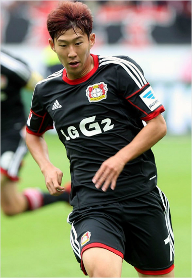 손흥민은AS모나코와유럽축구연맹챔피언스리그조별리그5차전에서자신의단일시즌최다골기록과소속팀의조1위확정까지'두마리토끼'를노린다.(자료사진=LG전자)