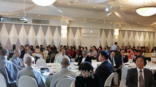 ▲부산문화예술장학회<인연을향기롭게>후원의밤및바다새김혜정의불교음반(묘음행1집)출시기념음악회.