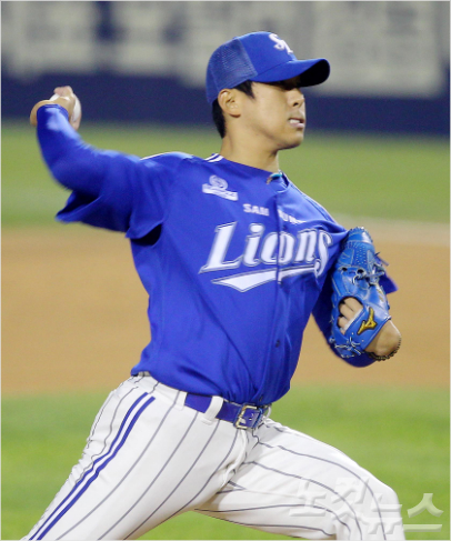 11일저녁서울잠실야구장에서열린2014한국야쿠르트세븐프로야구한국시리즈6차진넥센과삼성의경기에서삼성선발윤성환이역투하고있다.박종민기자