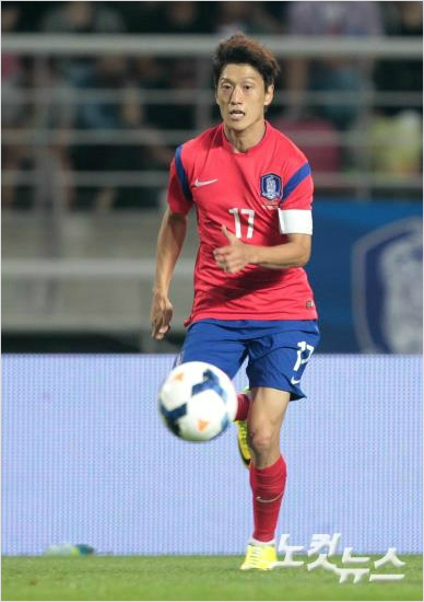 잉글랜드프로축구2부리그의볼턴원더러스에서활약하는이청용은5경기연속공격포인트가무산됐지만소속팀은승리하며강등권탈출가능성을더욱높였다.박종민기자