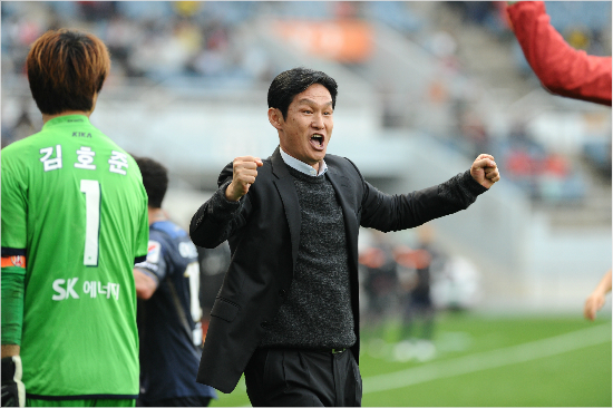 기뻐하는FC서울최용수감독(사진제공/FC서울)