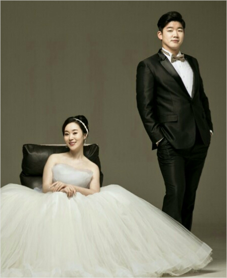 오는7일신부정원이양(왼쪽)과결혼에골인하는SK홍명찬.(사진=SK와이번스)