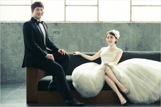 오는6일결혼하는KBO구명환심판위원(왼쪽)과신부이경은양.(사진=KBO)