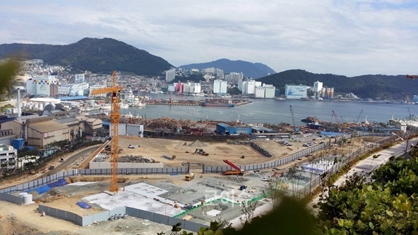 ▲산에서내려다본사하구구평동대림e편한세상공사현장.