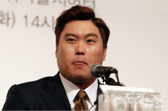 '레스터온다고?함해보자'존레스터가다저스에합류한다면류현진의입지에도영향을미칠가능성이높다.사진은지난10월귀국기자회견때모습.(자료사진=황진환기자)