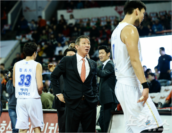 전주KCC허재감독과하승진(사진제공/KBL)