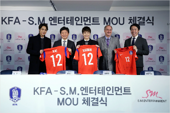 대한축구협회는SM엔터테인먼트과업무협약을체결하고'한류'를활용한축구문화의확산에나섰다.(자료사진=대한축구협회)