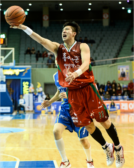 '들어가야한다'KGC인삼공사양희종이11일삼성과원정에서레이업슛을시도하고있다.(잠실=KBL)
