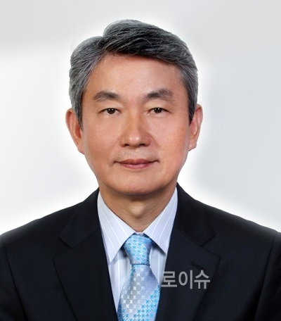 ▲이종근동아대학교법학전문대학원교수.<동아대제공>