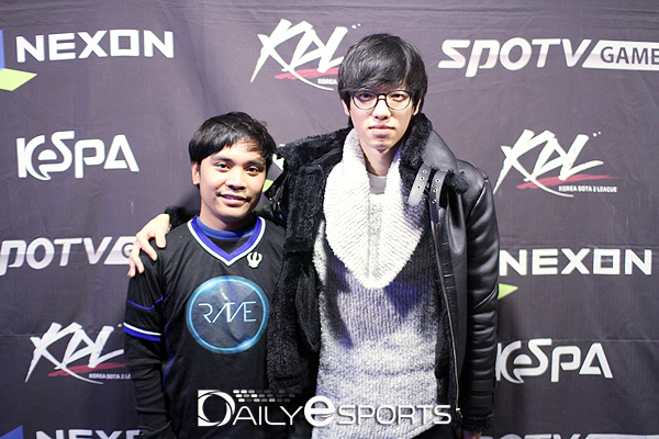 레이브 지오 마다약(왼쪽)과 권평 매니저.