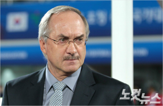 울리슈틸리케축구대표팀감독은최근골감각이부족한박주영을대신해자신이직접발굴한K리그공격수이정협을2015호주아시안컵최종명단에발탁했다.박종민기자