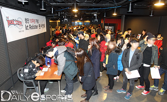KT 롤스터, 15주년 기념 팬사인회 실시