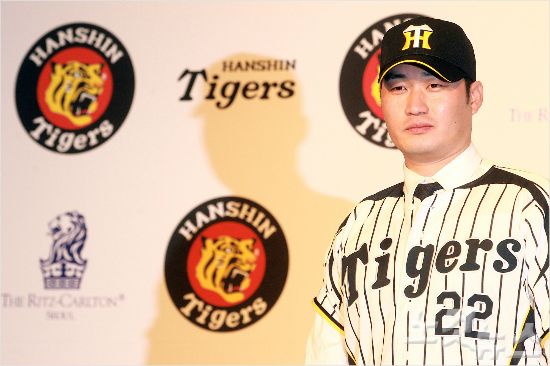 '돌부처가세운역사'한신은올시즌구원왕오승환(사진)을비롯해외국인선수4명전원이리그타이틀홀더가되는호사를누렸다.(자료사진=황진환기자)