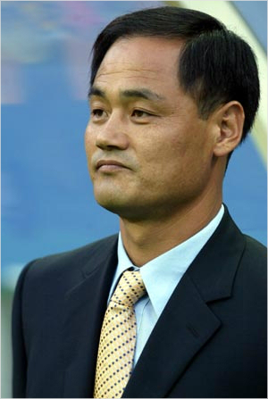 K리그챌린지강원FC는최윤겸감독에게지휘봉을맡겨2015시즌승격에도전한다.(자료사진=강원FC)