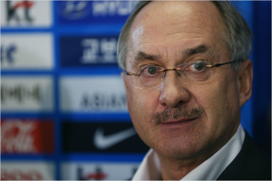 울리슈틸리케감독은한국축구가처한아시아3위라는현실을인정하면서도우승이라는목표를충분히이룰수있다고강한자신감을드러냈다.(자료사진=대한축구협회)