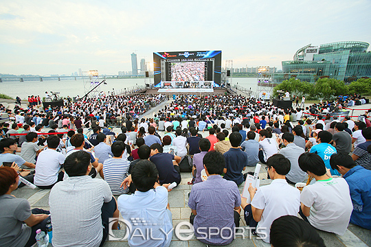 한강 세빛섬에서 열린 2014 스타크래프트2 프로리그 결승전 전경.