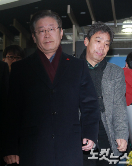 K리그클래식성남FC는초대대표이사를맡아2014시즌1부리그잔류와FA컵우승에기여한신문선대표이사와1년의임기가끝난뒤계약연장을하지않기로했다.박종민기자