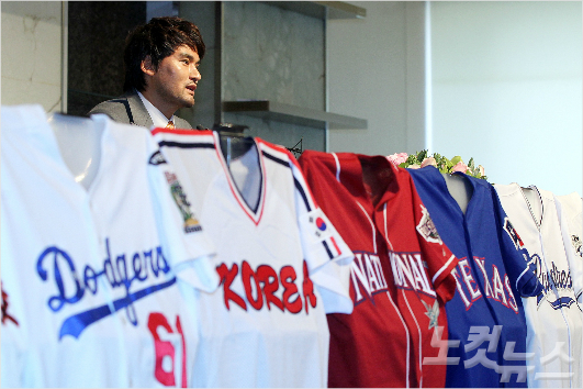 코리아특급박찬호가30일오전서울중구플라자호텔에서은퇴기자회견을가지고있다윤창원기자