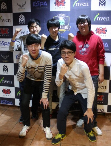 1월3일 대전 동구 대동 아지트 PC방에서 열린 2015 리그 오브 레전드 대학생 배틀 충청 지역 대표 선발전에서 카이스트 '넙죽이' 팀이 10번 시드로 본선 진출에 성공했다. 사진 왼쪽 위부터 시계 방향으로 진종민, 윤로운, 권수현, 고유현, 안태형.