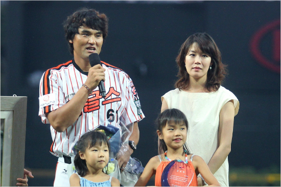 ▲올스타전에서은퇴식을치른박찬호.메이저리그는그에게'개척자상수상'을발표했다.사진│KIA타이거즈