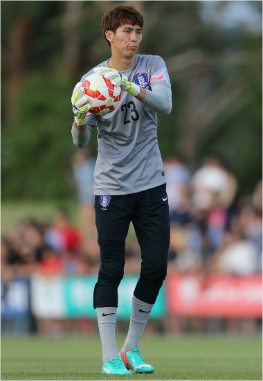 2015호주아시안컵에출전하는대표팀골키퍼김진현은2부리그로강등된소속팀과재계약을맺었다.(자료사진=대한축구협회)