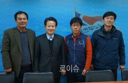 ▲기념촬영하는정동영상임고문과한상균위원장(사진=정동영상임고문실)