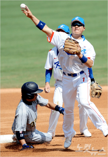 '이장면,또볼날이머지않았다'2020도쿄올림픽에서부활이기대되는야구,소프트볼이개최국인일본과긴밀한공조체제를갖출전망이다.사진은야구의마지막올림픽이었던2008베이징대회당시한국-일본의4강전모습.(자료사진)