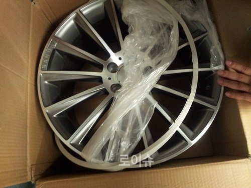 ▲중국에서밀·수입한벤츠자동차의짝퉁휠.(사진제공=부산경찰청)