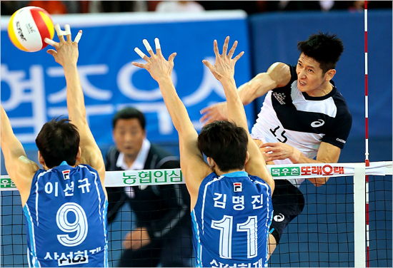 "나문성민이야."현대캐피탈문성민이해결사역할을하며삼성화재를잡았다.(자료사진=현대캐피탈)