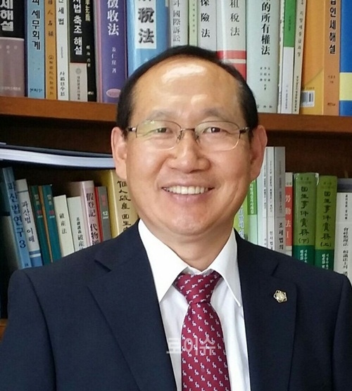 ▲단독출마한황석보변호사.(사진제공=경남지방변호사회)