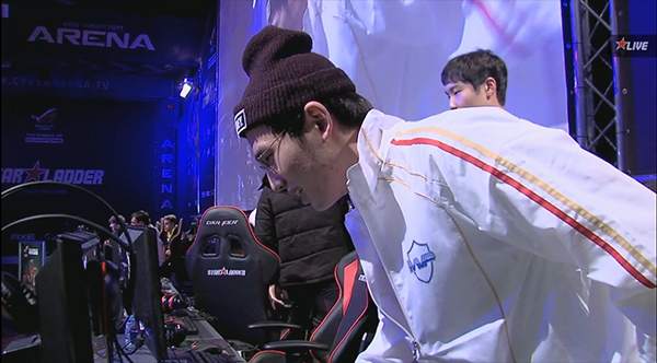 나비와의 1세트에서 승리한 MVP 피닉스(이미지 캡처=스타래더 방송)