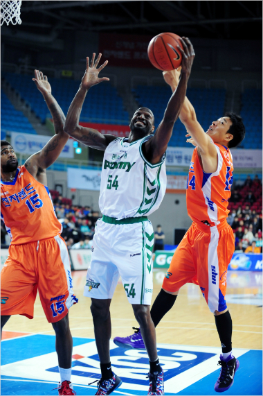 원주동부의승리를이끈앤서니리처드슨(사진제공/KBL)