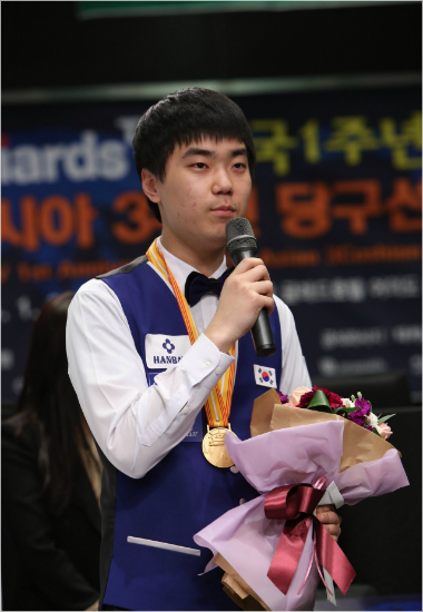 김행직이역대최연소로아시아선수권대회에우승한뒤소감을밝히고있다.(사진=대한당구연맹)