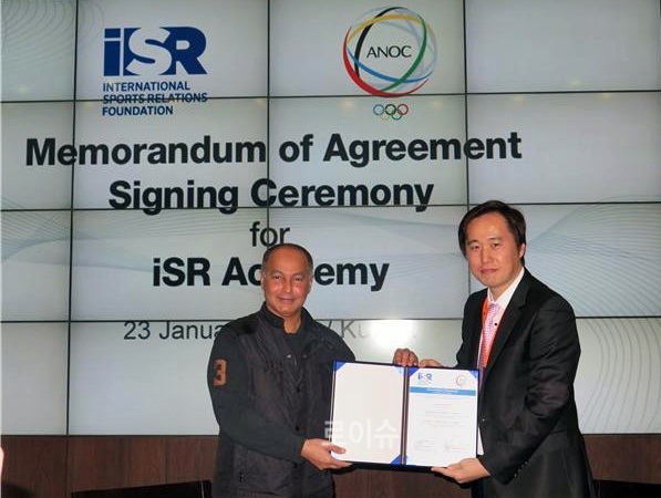 ▲iSR-ANOC업무협약식(사진왼쪽부터후세인알무살람국가올림픽총연합회사무국장,채지석국제스포츠외교재단사무총장).(사진제공=문대성의원실)