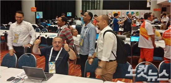 일본과아랍에미리트(UAE)의2015호주아시안컵8강전취재를위해시드니의스타디움오브오스트레일리아를찾은중동취재진은경기전열린이란과이라크의맞대결서이라크를응원했다.시드니(호주)=오해원기자