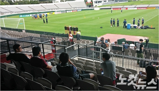 이라크와2015호주아시안컵준결승을앞둔한국축구대표팀의훈련장에는국내취재진뿐아니라일본과중국,이라크,카타르,독일등다양한국적의취재진이찾았다.시드니(호주)=오해원기자