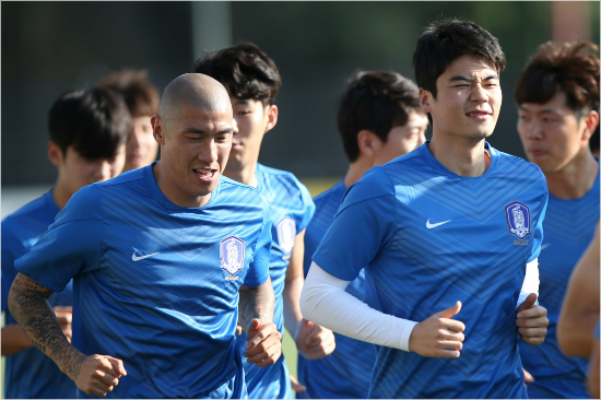 베테랑수비수차두리는이라크와2015호주아시안컵준결승에선발출전해상대의측면크로스를저지하는동시에과감한공격가담까지노린다.(자료사진=대한축구협회)