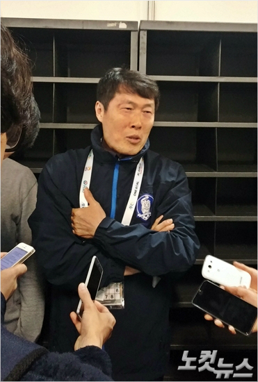 차범근전감독은아들인차두리의국가대표은퇴가아쉽지만결정을존중한다는속내를털어놨다.뉴캐슬(호주)=오해원기자