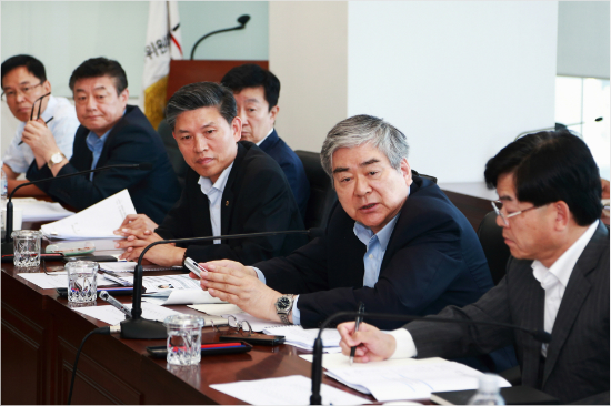 조양호조직위원장(오른쪽두번째)등평창동계올림픽조직위원회는다음달미국콜로라도에서열리는알파인세계선수권대회참관에나설예정이다.(자료사진=조직위)