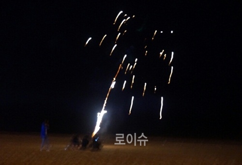 ▲구는특히밤바다의낭만을즐기기위해무심코터뜨린폭죽이종종안전사고를일으켜폭죽을중점적으로단속한다.(사진제공=뢰앙)