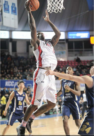 모비스라틀리프가1일KCC원정에서4쿼터앨리웁레이업슛을넣고있다.(전주=KBL)