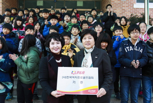 KLPGA, 백운초에 골프 연습장 지원