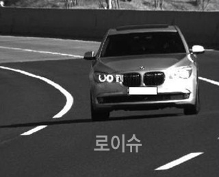 ▲215km/h달리다단속된외제차량
