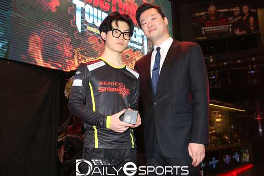 제닉스스톰X 최우진(왼쪽)과 에이프릴스킨 최효원 본부장.