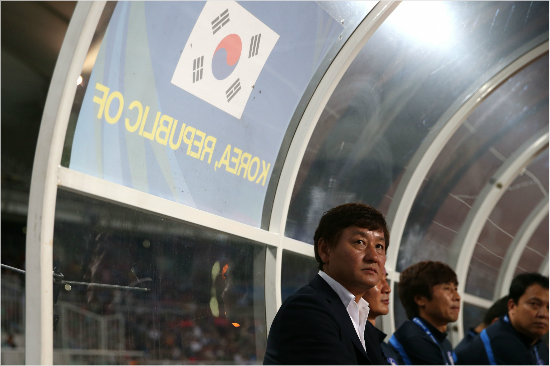 태국킹스컵에출전한22세이하축구대표팀은급성백혈병으로갑작스레지휘봉을내려놓은이광종감독에게무패우승을선물했다.(자료사진=대한축구협회)