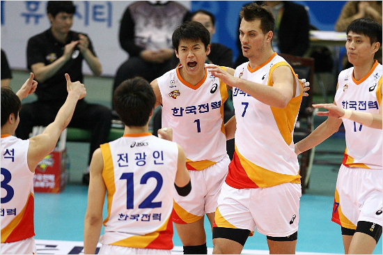 한국전력은14일OK저축은행과원정경기마저세트스코어3-0으로승리해올시즌최다인9연승의무서운상승세를이어갔다.(자료사진=KOVO)